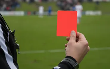 Maignan, il rosso record a Bournemouth: tra dubbi arbitrali e il silenzio del numero uno