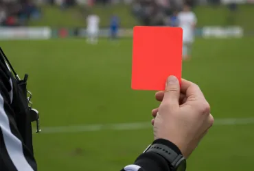 Maignan, il rosso record a Bournemouth: tra dubbi arbitrali e il silenzio del numero uno