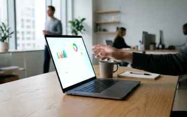 Apple presenta i nuovi MacBook Pro: display OLED touch e processori M5 e M6 il 28 ottobre