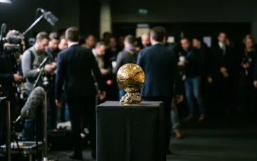 Pallone d'Oro 2026: stasera a Londra la consegna del trofeo con Lautaro Martinez unico della Serie A