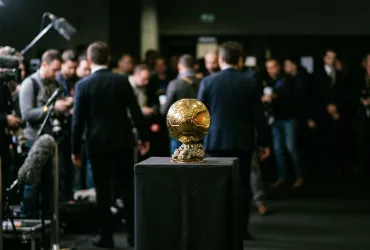 Pallone d'Oro 2026: stasera a Londra la consegna del trofeo con Lautaro Martinez unico della Serie A