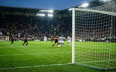 Il Milan batte l'Udinese 2-0 e aggancia la Roma al secondo posto