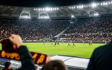 Roma-Cagliari 4-2: Mora e Malen decidono la sfida all'Olimpico nel finale