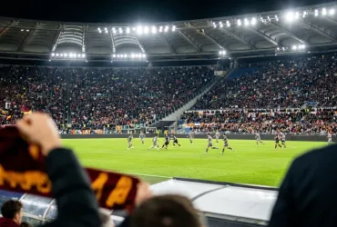 Roma-Cagliari 4-2: Mora e Malen decidono la sfida all'Olimpico nel finale
