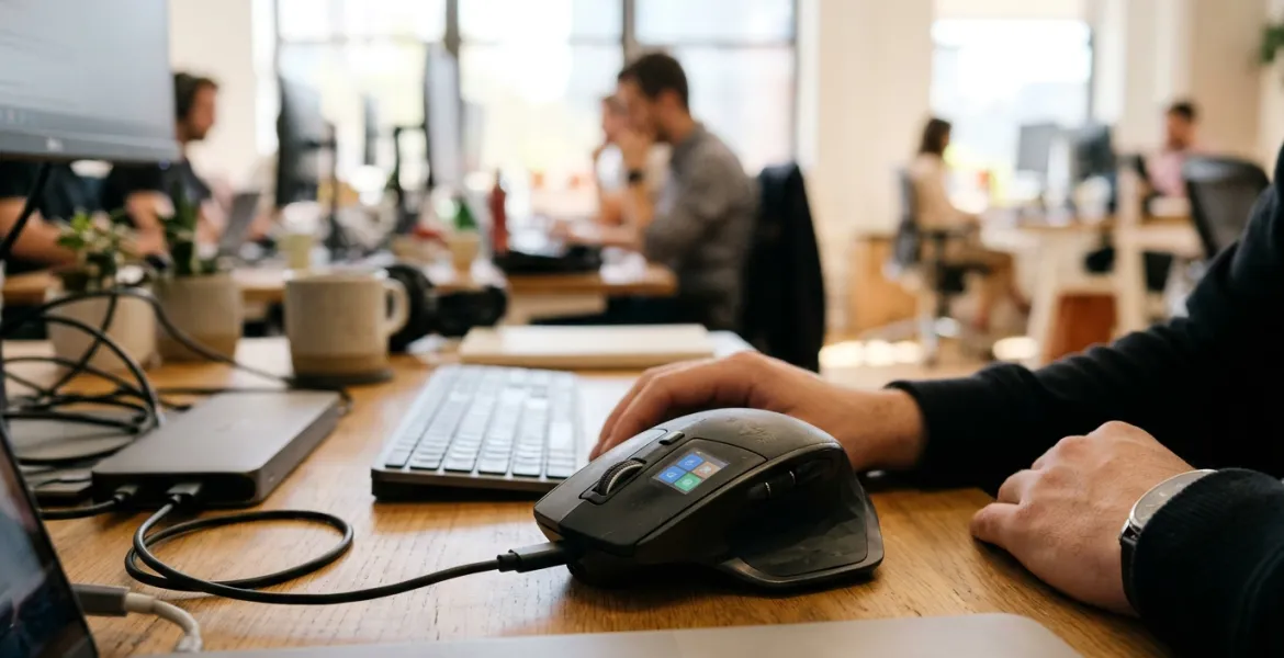 Arctic Fox Technologies presenta Super Mouse: il mouse con display touch integrato da 3,1 pollici