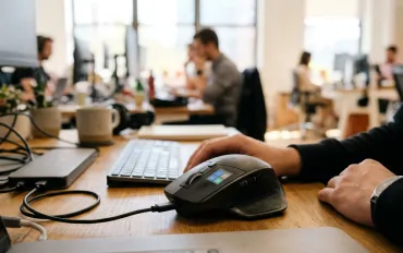 Arctic Fox Technologies presenta Super Mouse: il mouse con display touch integrato da 3,1 pollici
