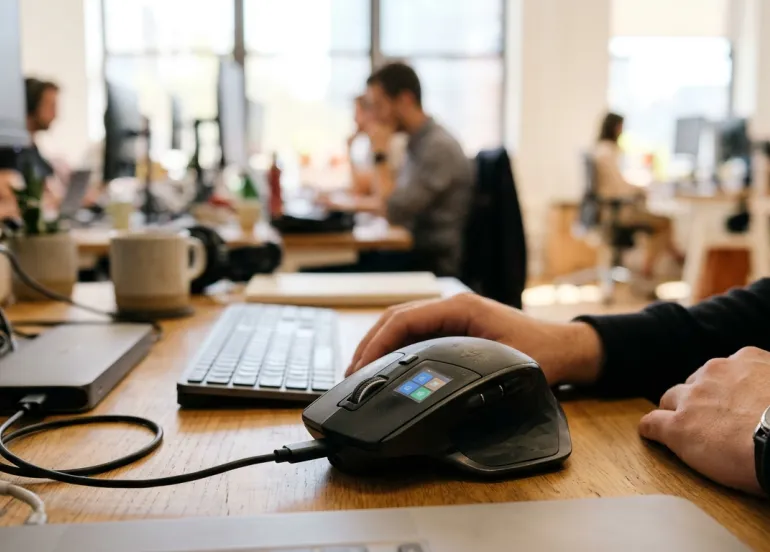Arctic Fox Technologies presenta Super Mouse: il mouse con display touch integrato da 3,1 pollici
