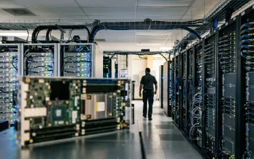 OpenAI acquisterà i chip Google TPU per sostenere lo sviluppo dell'intelligenza artificiale