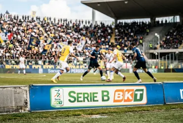 Serie B, il Palermo rallenta a Pisa: il pareggio per 3-3 accorcia la classifica in vetta