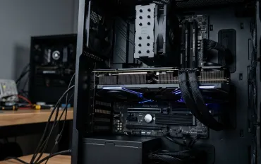Prezzi delle schede video in aumento per il terzo mese consecutivo: picco di 8000 euro per la RTX 5090