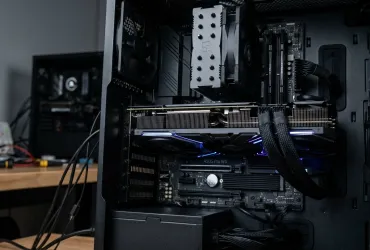 Prezzi delle schede video in aumento per il terzo mese consecutivo: picco di 8000 euro per la RTX 5090