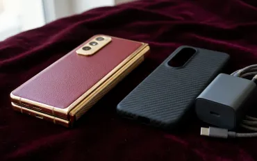 Samsung lancia in Cina il nuovo W27: smartphone pieghevole di lusso oltre i 3.000 dollari