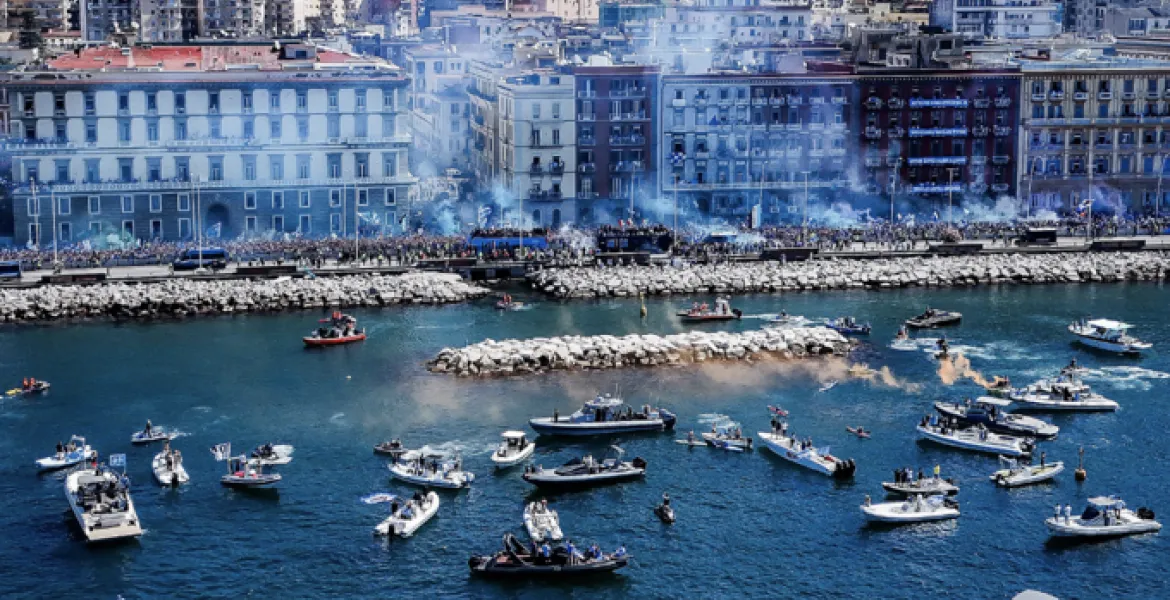 Napoli in Festa: Parata trionfale per il Nuovo Titulo