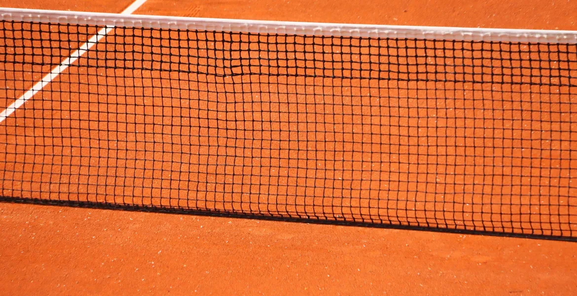Duello epico al Roland Garros: Alcaraz batte Sinner dopo 5 ore di spettacolo
