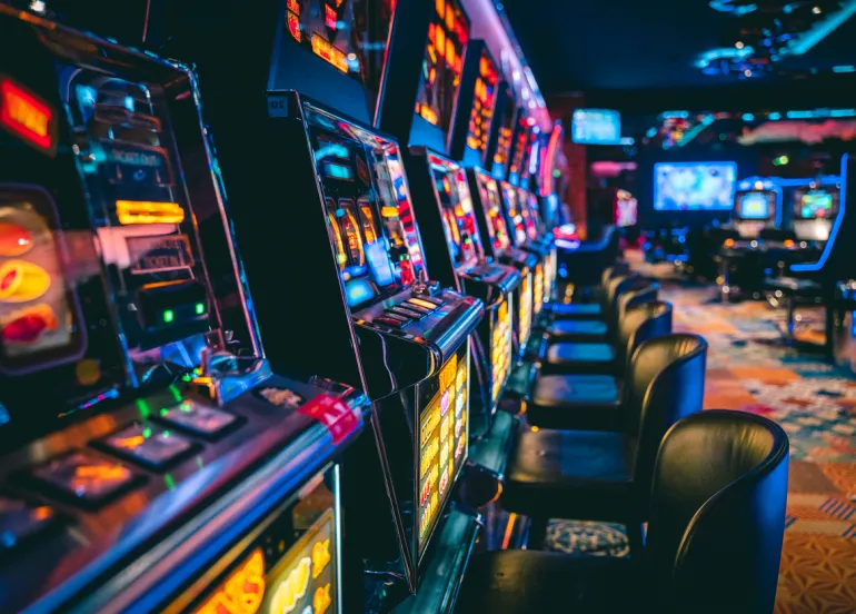 Blitz notturno nei comuni vesuviani: Stretta su scommesse illecite e Sicurezza