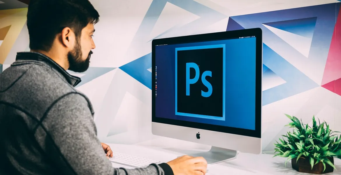 Adobe Firefly approda su iPhone: la creatività AI a portata di mano