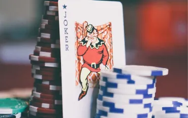 Ian Jones trionfa al WSOP: Un braccialetto da sogno a Las Vegas