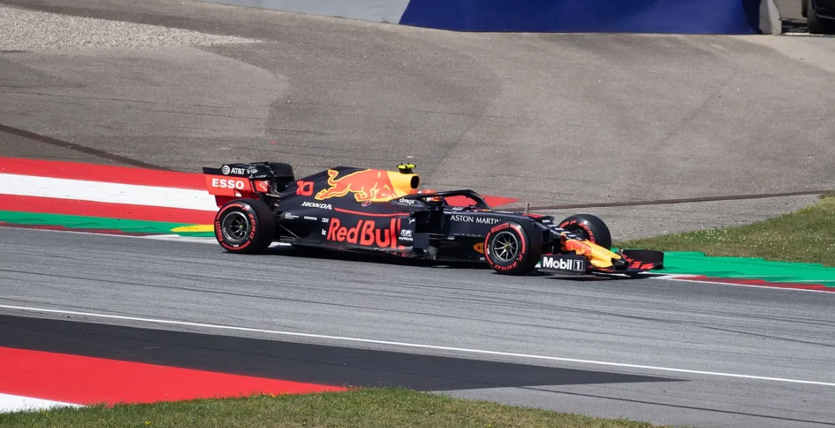 Giovane Talento Arvid Lindblad Pronto a Conquistare la Formula 1