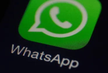 WhatsApp: Pubblicità nei messaggi, l'Europa attende