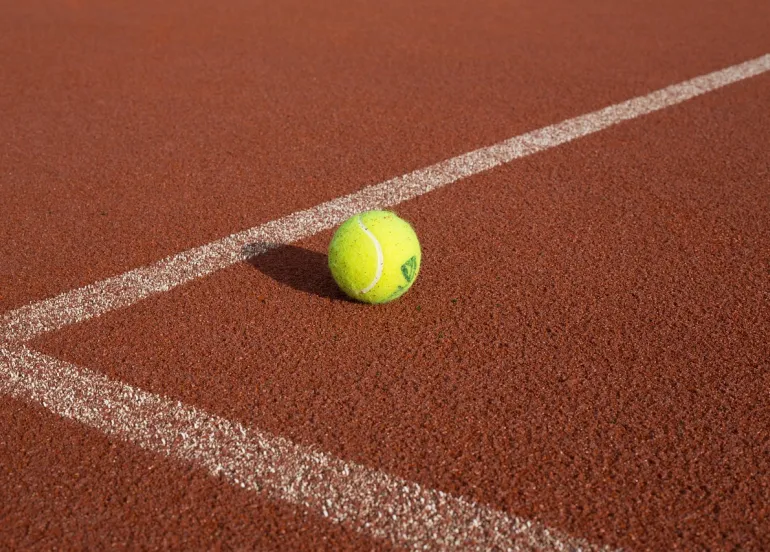 Carlos Alcaraz trionfa al Queen's: ora è favorito per Wimbledon