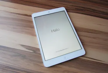 Apple critica le nuove etichette energetiche dell'UE: iPhone e iPad in difficoltà