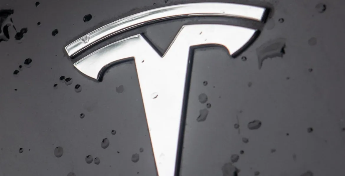 Tesla lancia i robotaxi in Texas: Le azioni volano