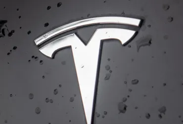 Tesla lancia i robotaxi in Texas: Le azioni volano