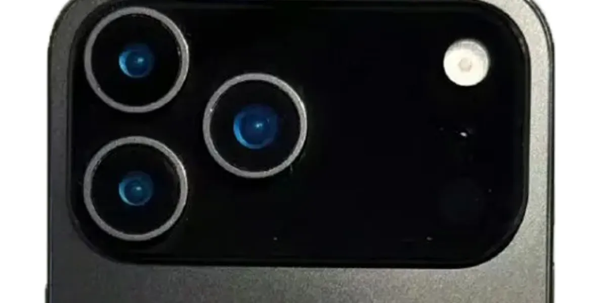 Apple Rivoluziona l'iPhone 17 Pro: Svelato il nuovo design del blocco fotocamere