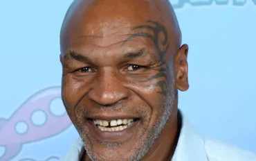 Mike Tyson Elogia la Resistenza di Ribalta: 'Colpito ma inesorabile'