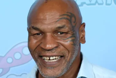 Mike Tyson Elogia la Resistenza di Ribalta: 'Colpito ma inesorabile'