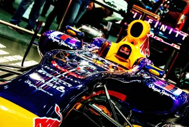 Mercedes intrattiene Colloqui con Verstappen: Red Bull Replica