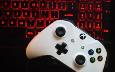 Xbox in Tempesta: Ondata di licenziamenti e giochi al sicuro
