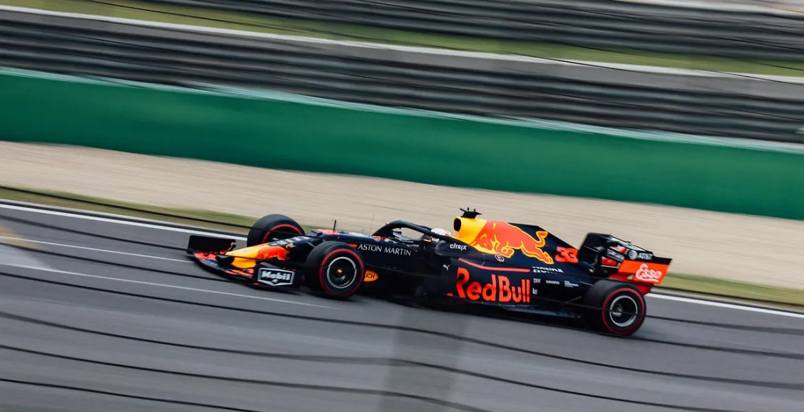 Arvid Lindblad: Debutto stellare in F1 con il Red Bull a Silverstone