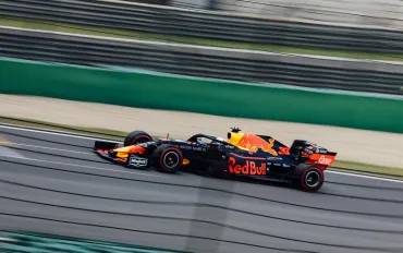 Arvid Lindblad: Debutto stellare in F1 con il Red Bull a Silverstone