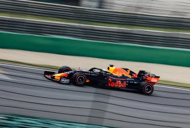 Arvid Lindblad: Debutto stellare in F1 con il Red Bull a Silverstone