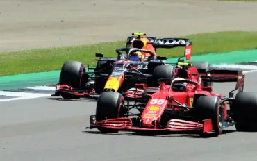 Gara di rivincite: Leclerc e Hamilton pronti a scaldare Silverstone
