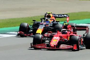Gara di rivincite: Leclerc e Hamilton pronti a scaldare Silverstone