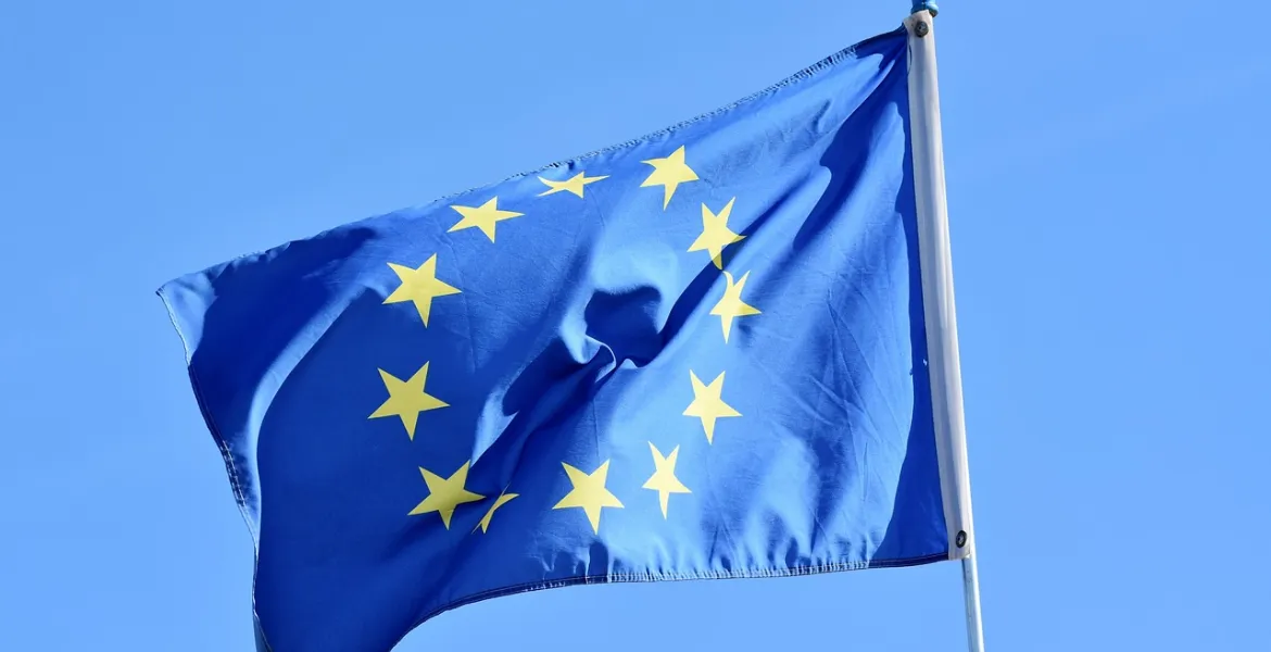 UE conferma regolamento sull’intelligenza artificiale: Nessuna deroga per le big tech