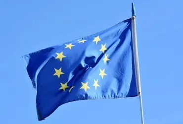 UE conferma regolamento sull’intelligenza artificiale: Nessuna deroga per le big tech