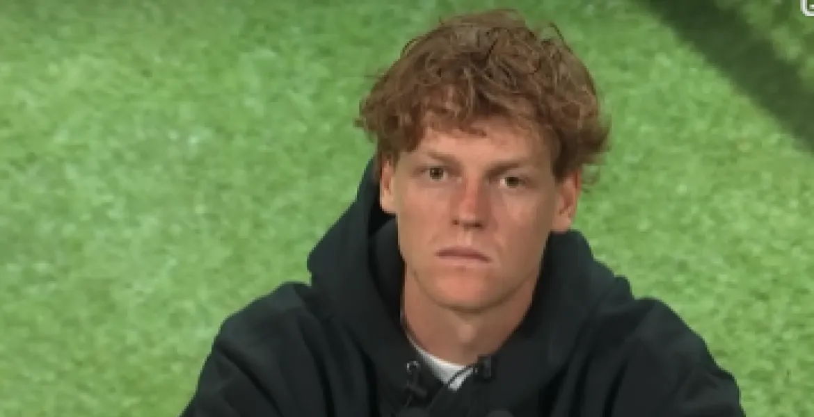 Allarme Wimbledon: L'infortunio al gomito di Sinner minaccia la sua corsa