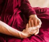 Scandalo in Thailandia: Monaci vittime di estorsione da parte di una donna