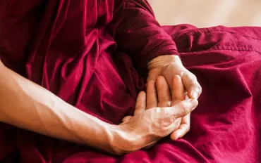 Scandalo in Thailandia: Monaci vittime di estorsione da parte di una donna