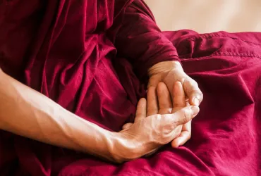 Scandalo in Thailandia: Monaci vittime di estorsione da parte di una donna