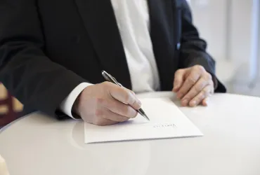 Scandalo a Singapore: Studi legali multati per coinvolgimento in riciclaggio di denaro