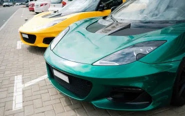 Rinvio della rivoluzione Elettrica: le case auto frenano sugli EV negli USA