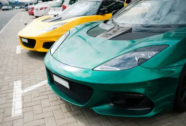 Rinvio della rivoluzione Elettrica: le case auto frenano sugli EV negli USA