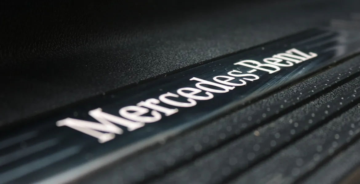Mercedes-Benz rivoluziona l'automotive con il motore YASA