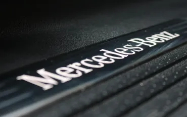 Mercedes-Benz rivoluziona l'automotive con il motore YASA