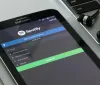 Spotify reagisce al boom di canzoni create dall'IA su profili di musicisti defunti