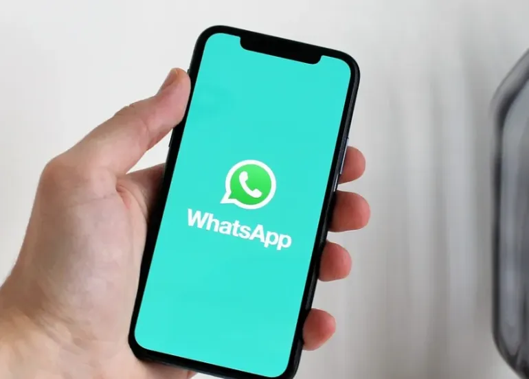 WhatsApp rivoluziona: Conversazioni vocali con AI